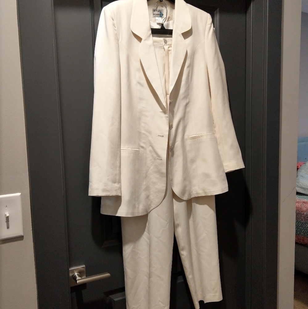 Paul Harris Design 2 Piece